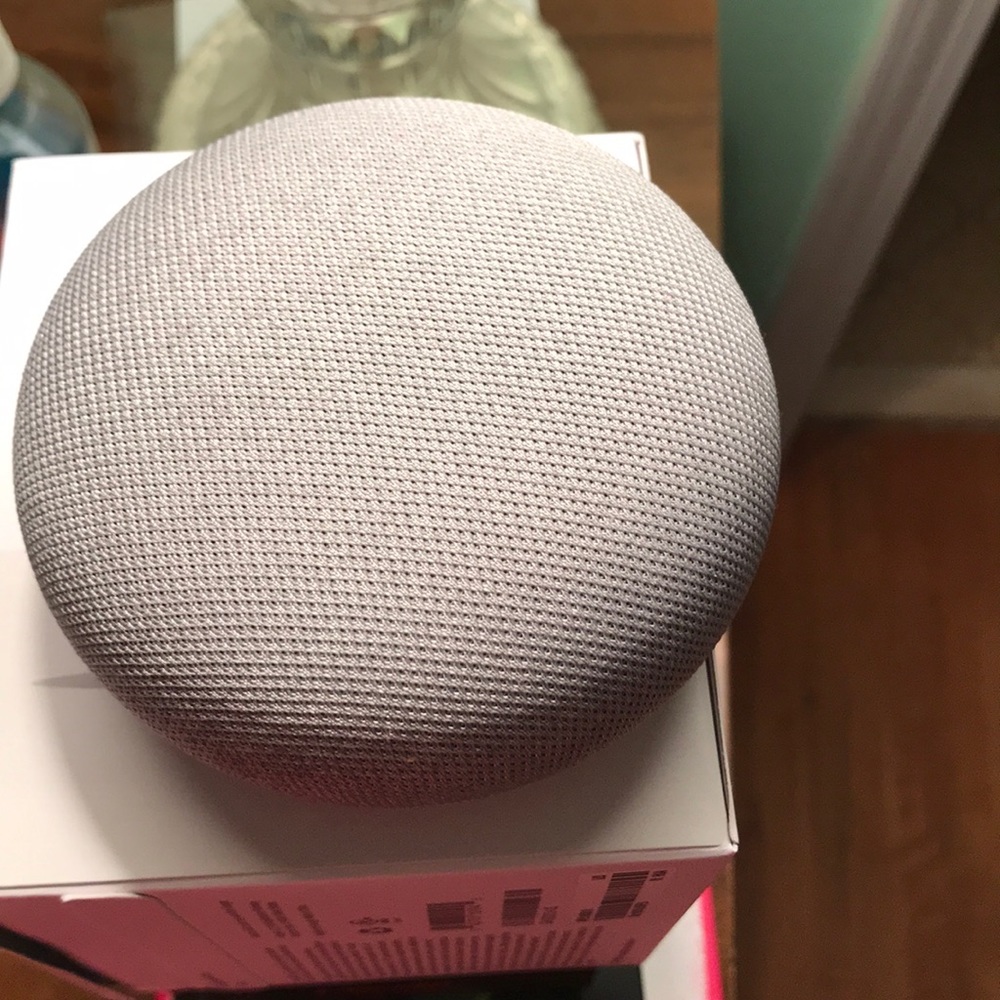 Google Home Mini - Picture 4 of 4